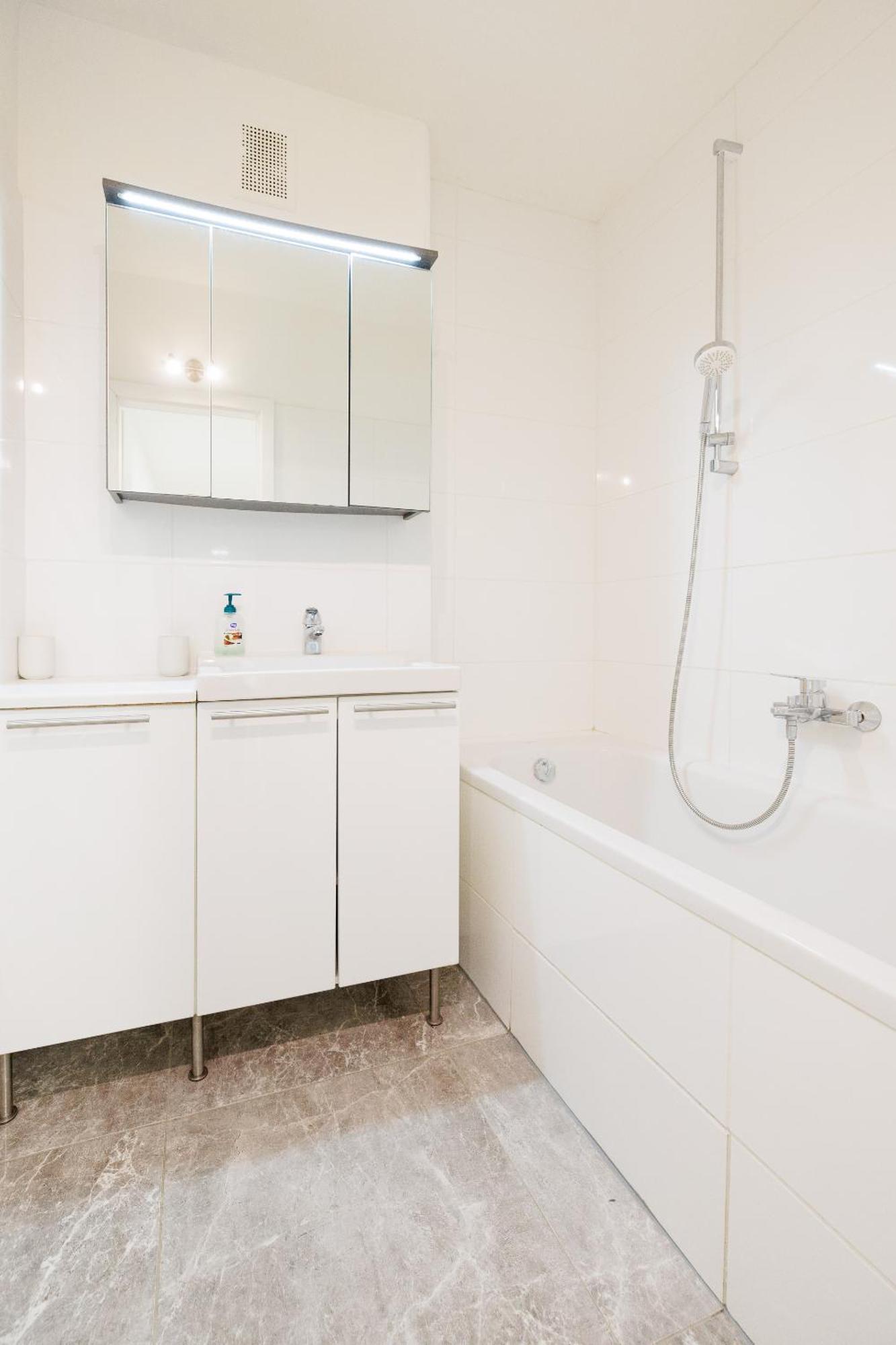 וינה Cozy, Spacious And Charming 4 Bedrooms Apartament מראה חיצוני תמונה